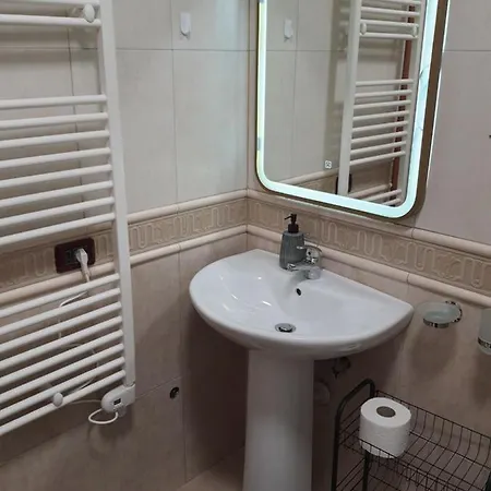 Central - Spacious Comfy *