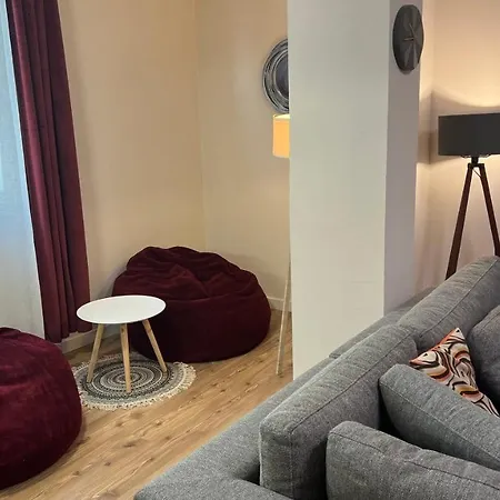 Apartment Central - Spacious Comfy *